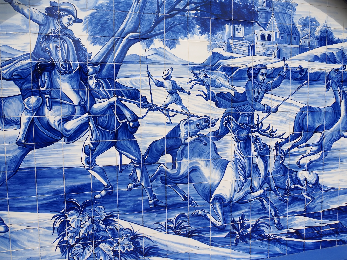 Hunting scene azulejo in Portugese gardens (Aug 28th, 2018)
