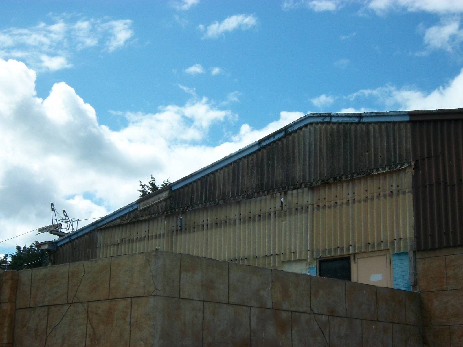 I am sure that corrugated plastic is the original, 6th May 2014