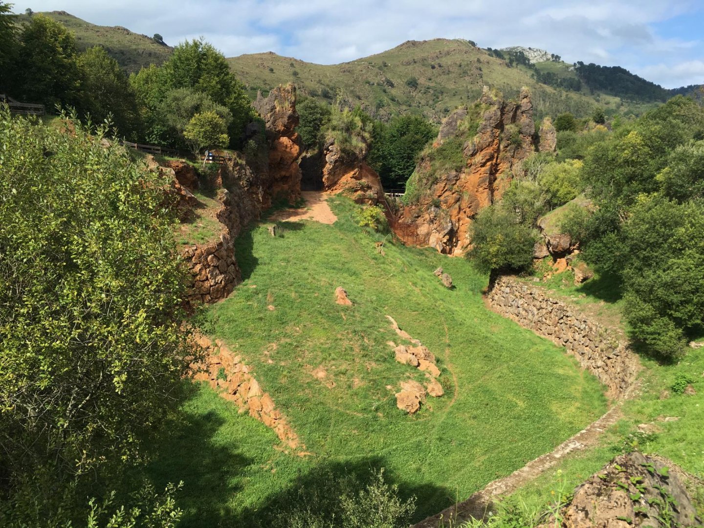 Iberian wolf exhibit-Cabarceno 2019