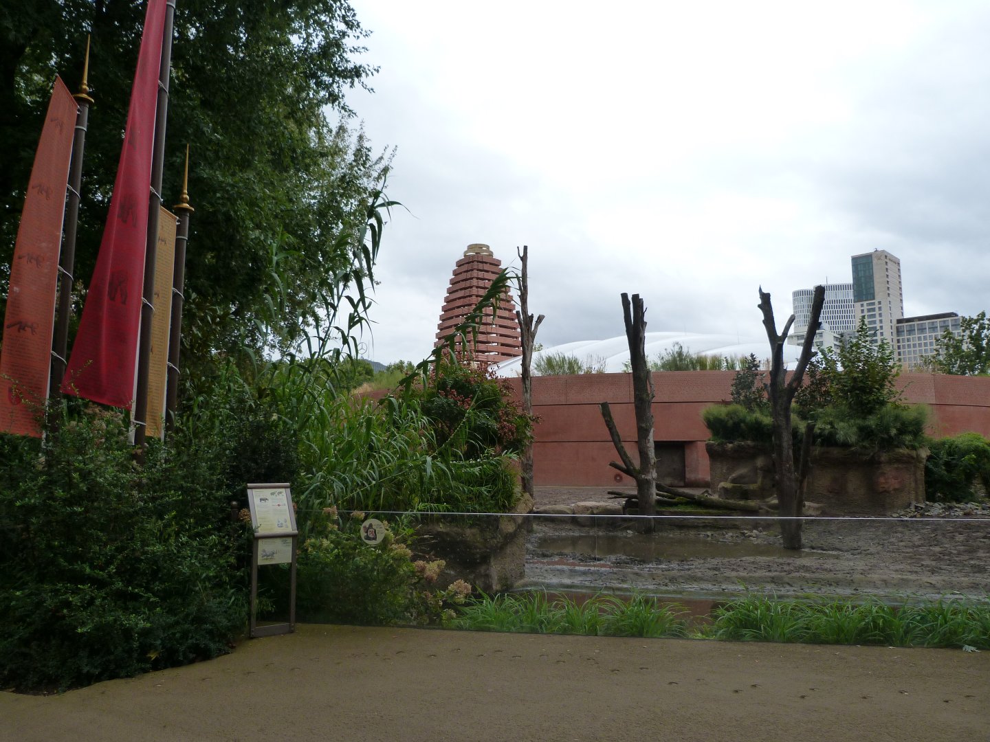 Indian rhinoceros and Visayan warty pig exhibit -Zoologischer Garten Berlin (2024)