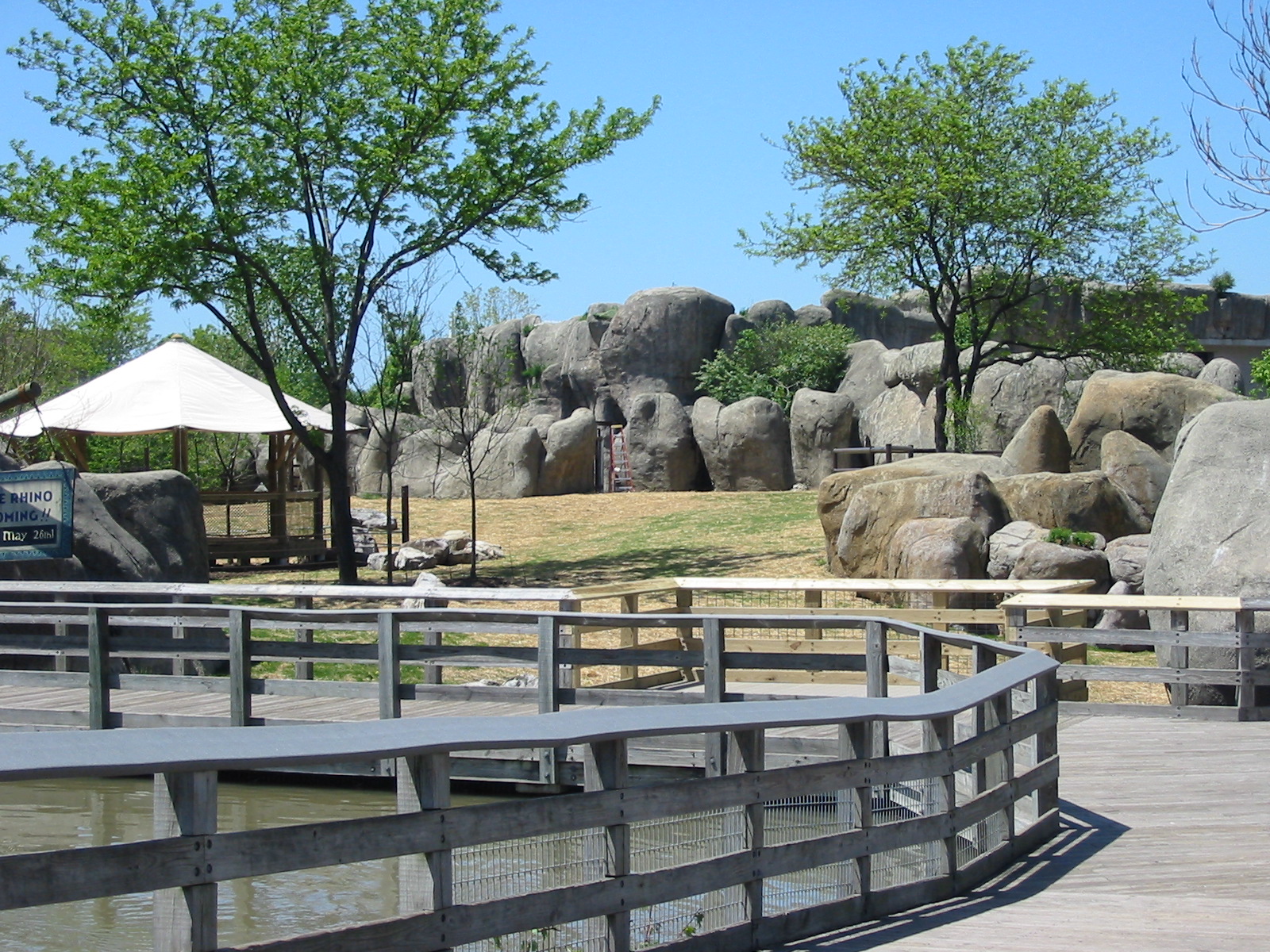 Indianapolis Zoo 2003 - Boardwalk and exhibit in the Plains Biome