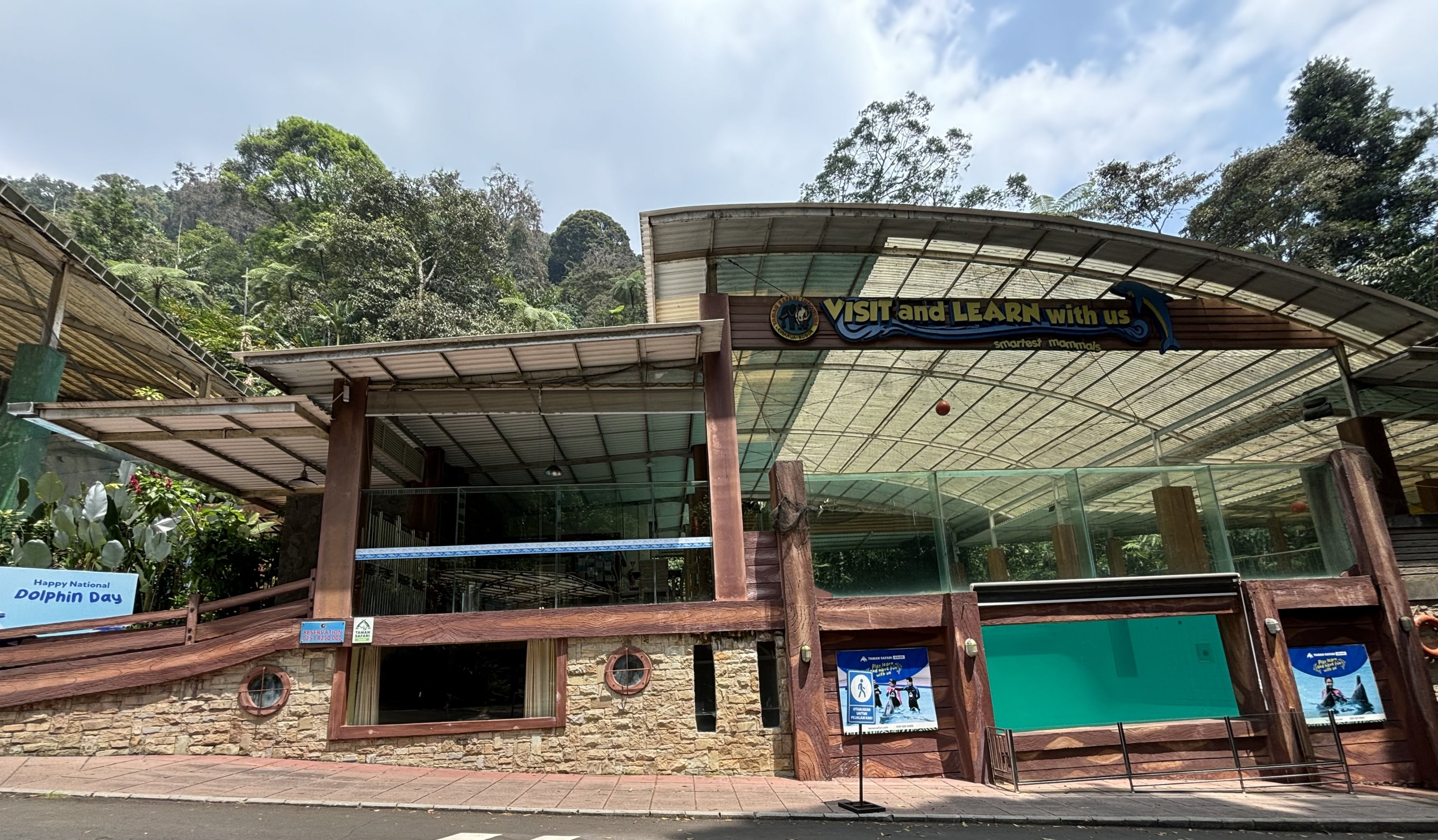 Indo-Pacific Bottlenose Dolphin Exhibit