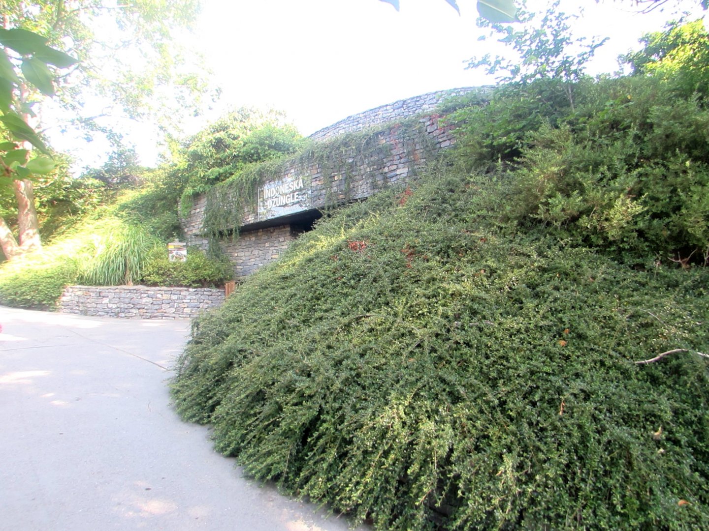 Indonesian Jungle Pavilion entrance - July/2017