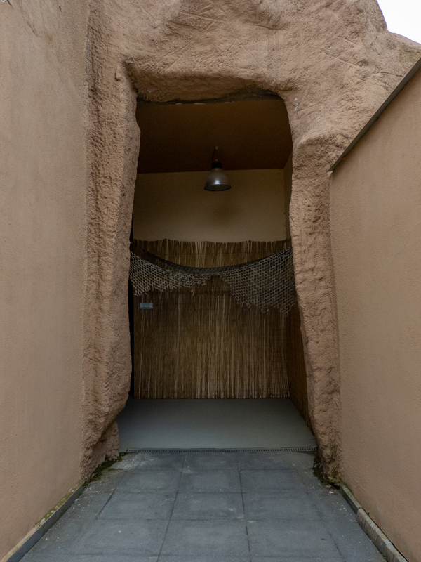indoor enclosure of big cats