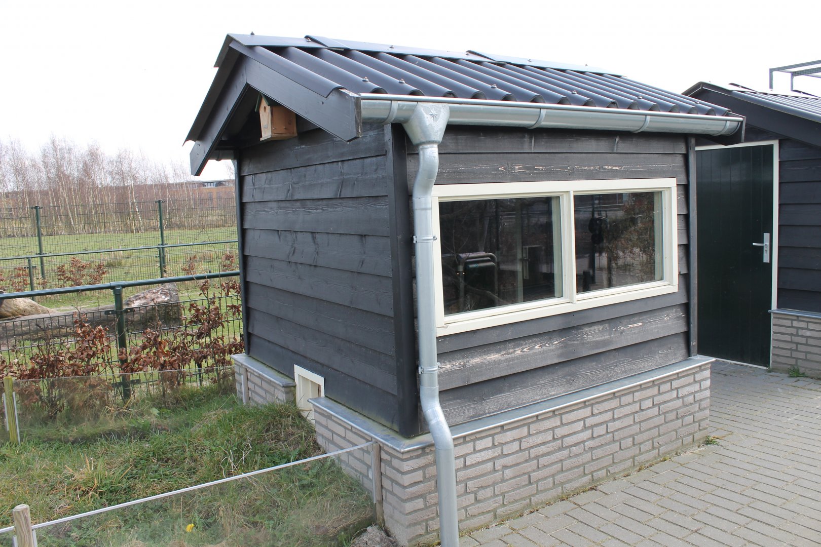 Indoor-enclosure Slider