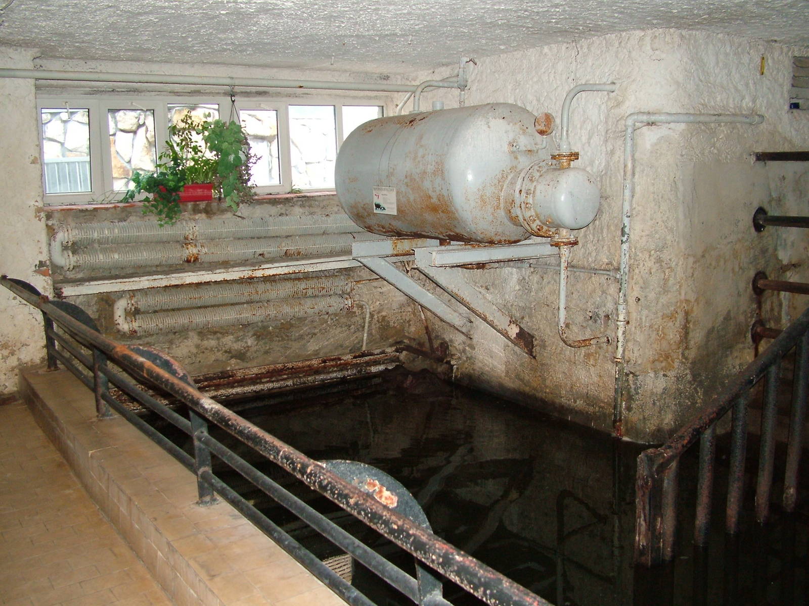 Indoor hippo enclosure at Warsaw Zoo Sept 2008
