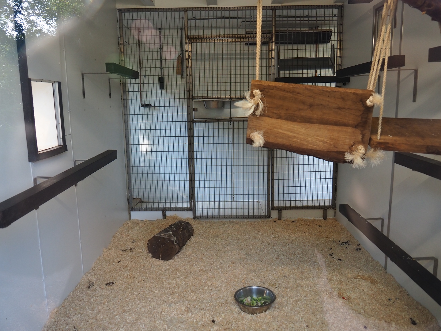 Indoor lemur housing (Sep 2nd, 2018)
