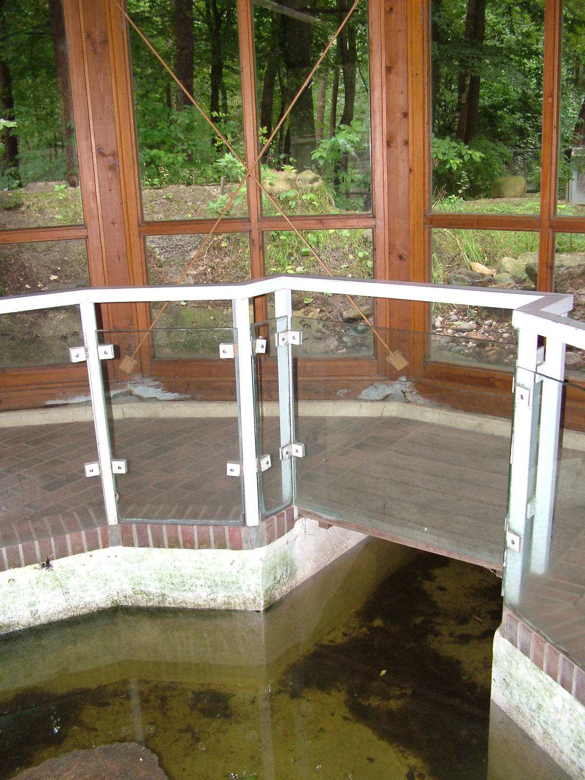 Indoor Otter viewing area at Tierpark Neumuenster 2007