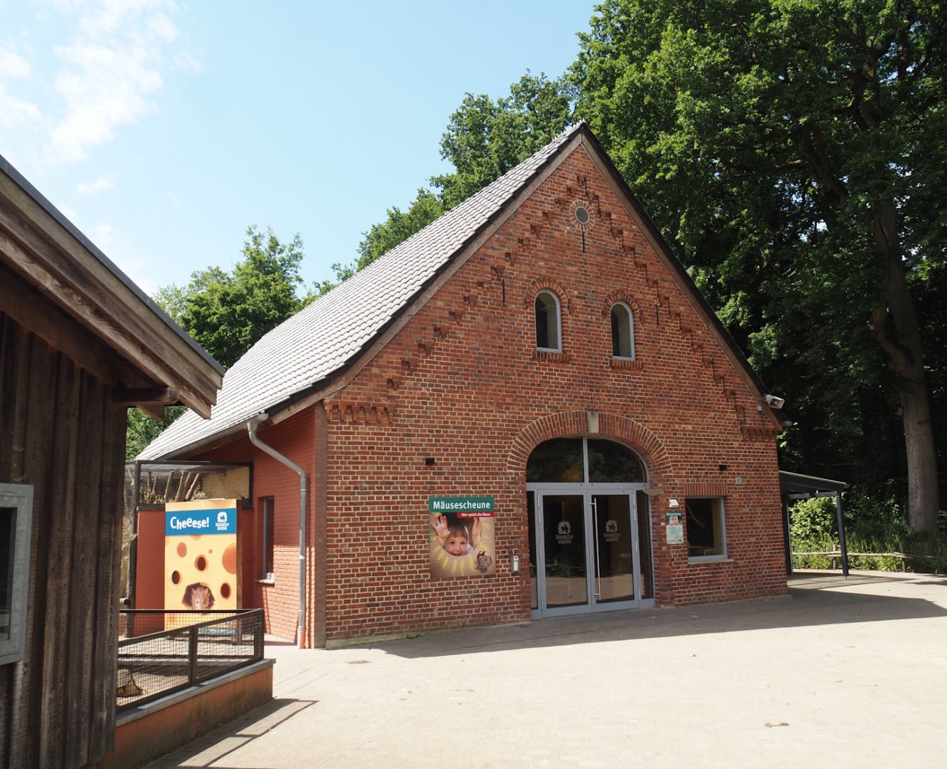 Indoor playground "Mäusescheune" ("Mouse barn") with adjacent rodent exhibit, 2025-05-22