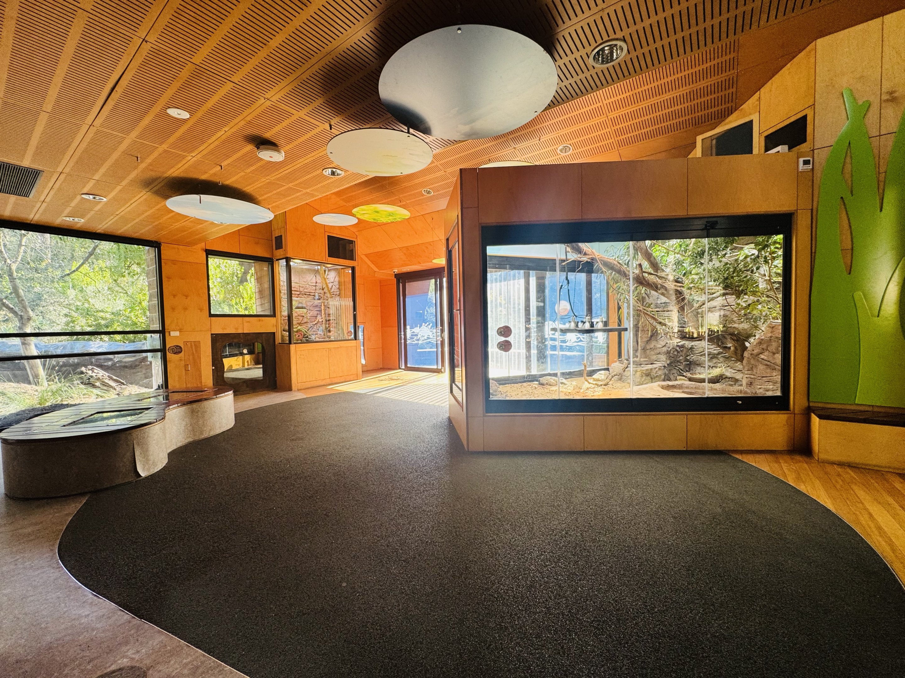 Indoor reptile building