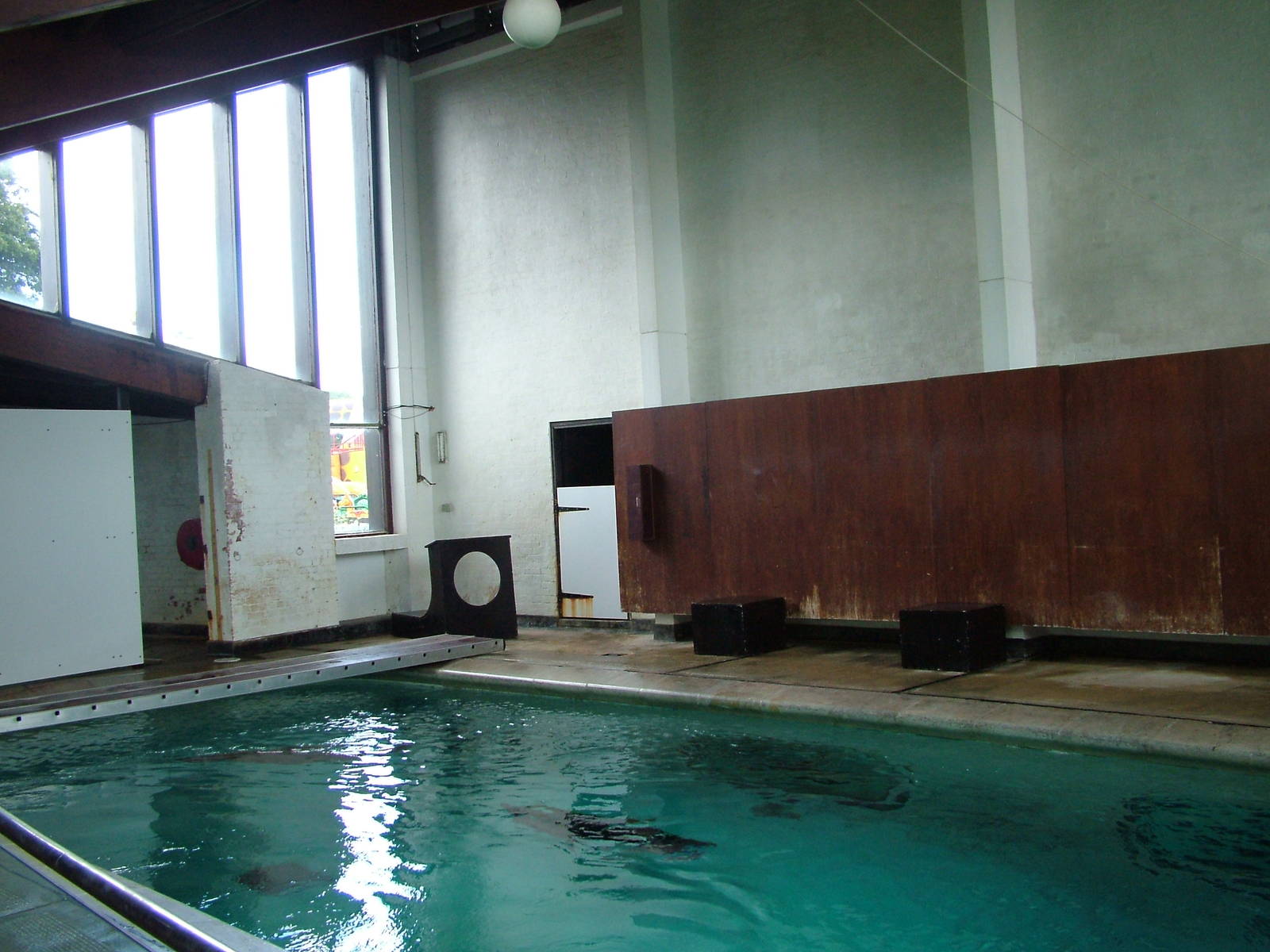 Indoor sealion pool at Whipsnade 20/06/09