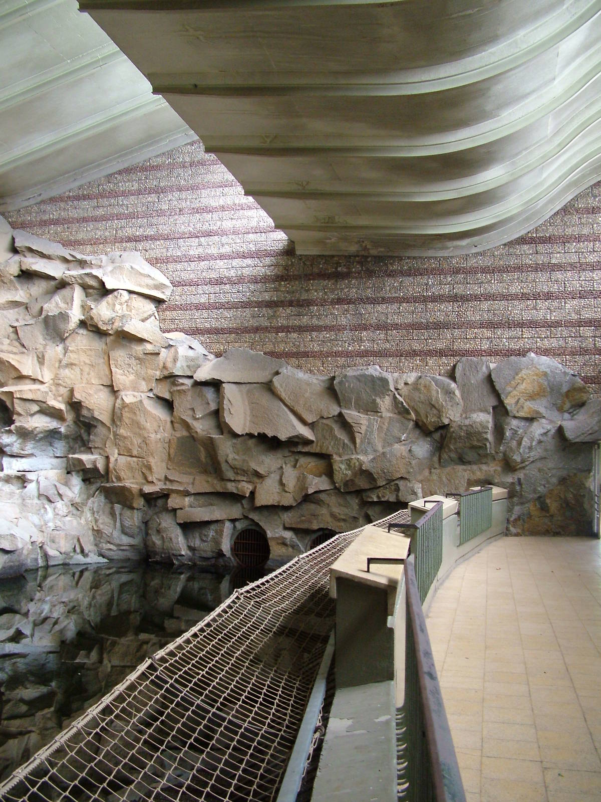 Indoor Tiger Viewing at Tierpark Berlin, 30/08/11