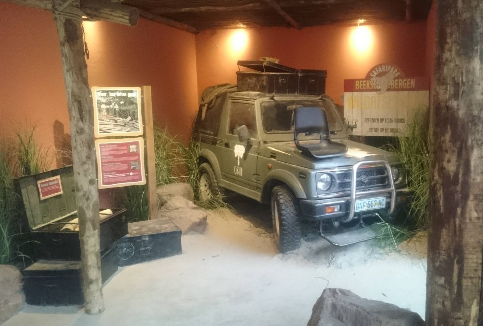 Information corner ivory