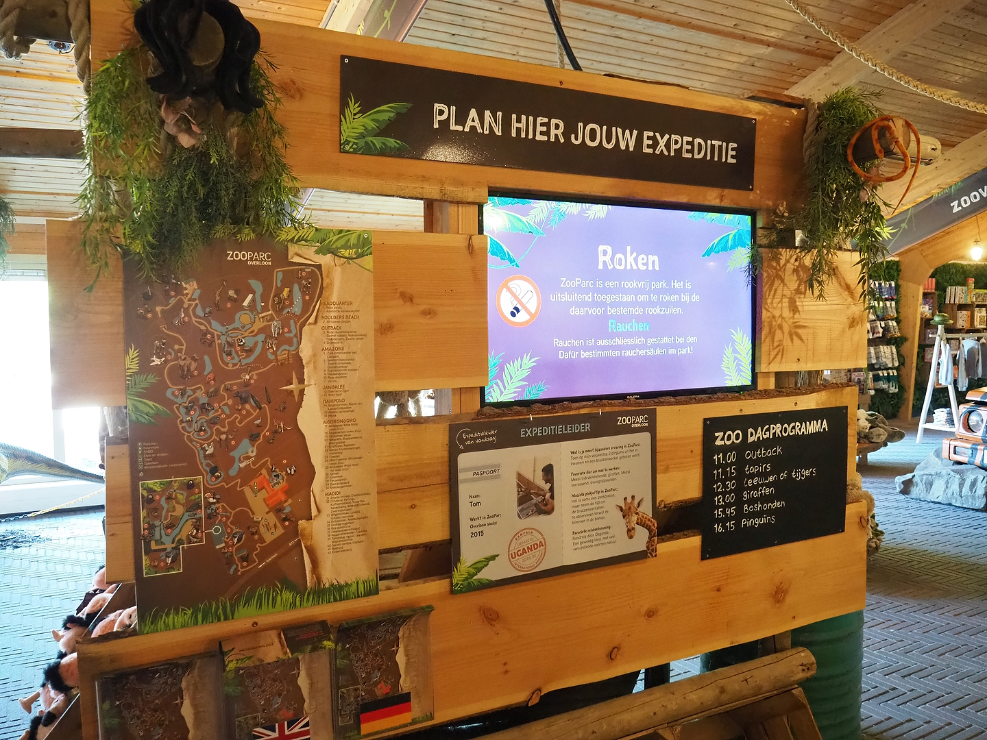 Information wall with maps, information screen with rules and feeding times, 2022-10-09