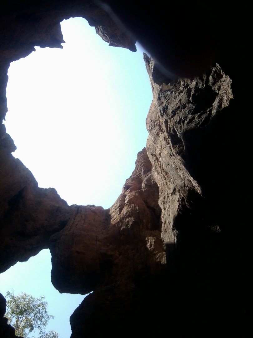 Interenclosure cave design