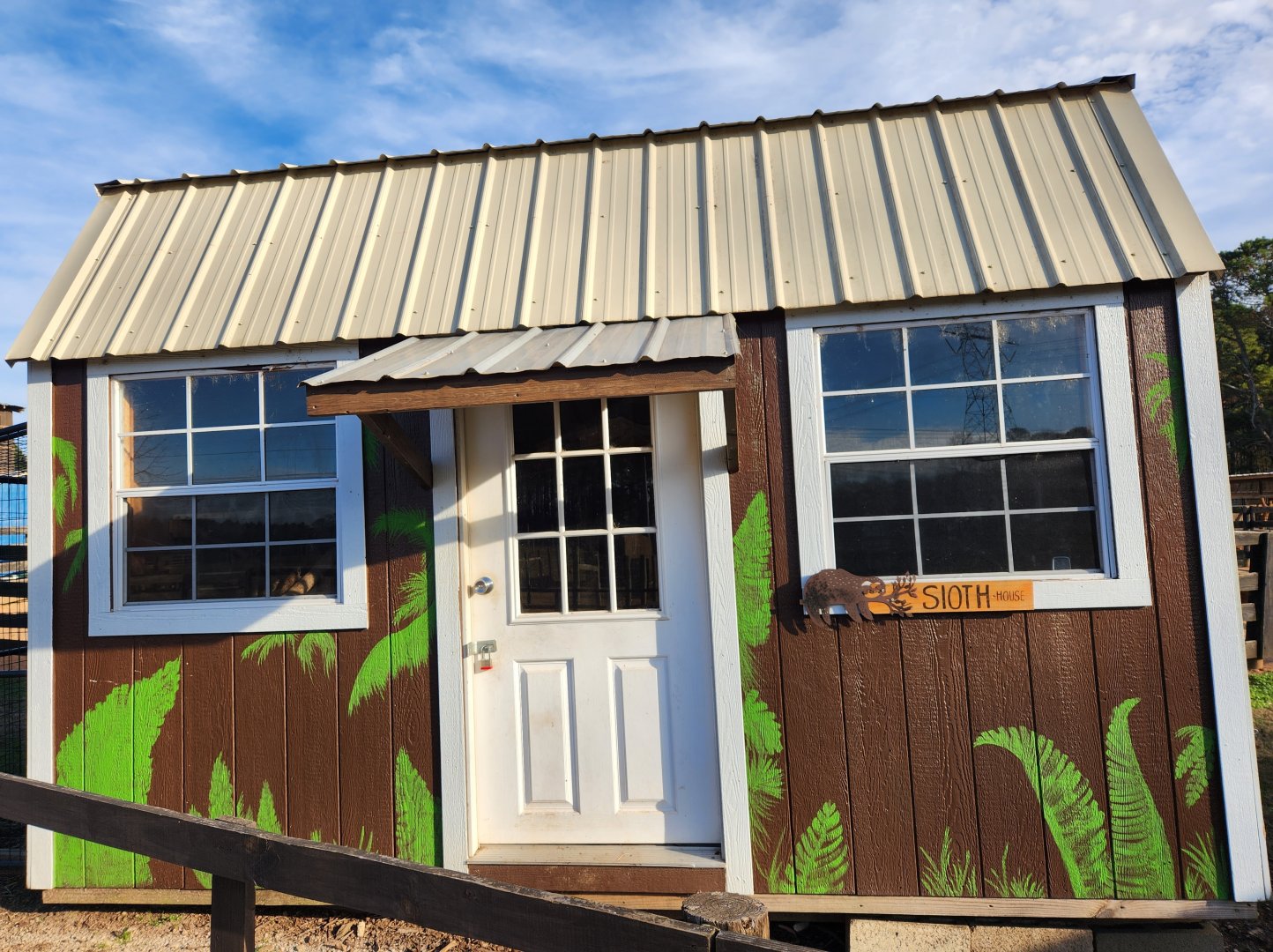 Iron P Homestead Zoo - Sloth house