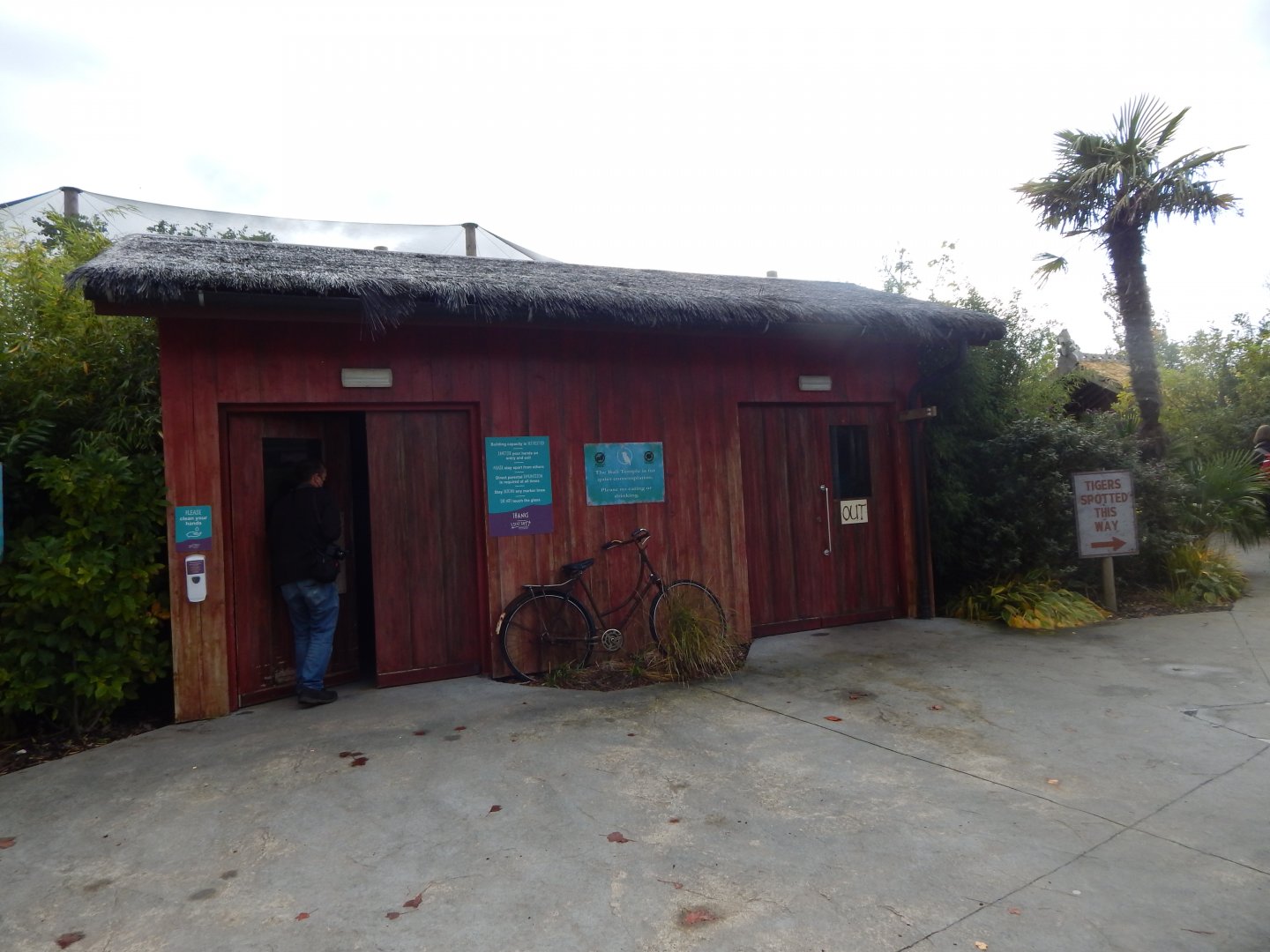Islands - Aviary entrance building 071020