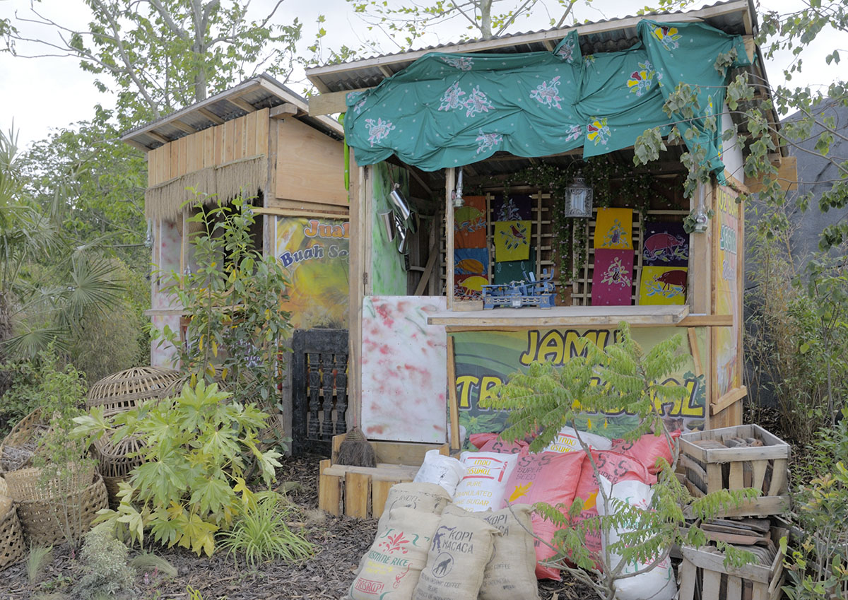 Islands Extra - Sulawesi stalls