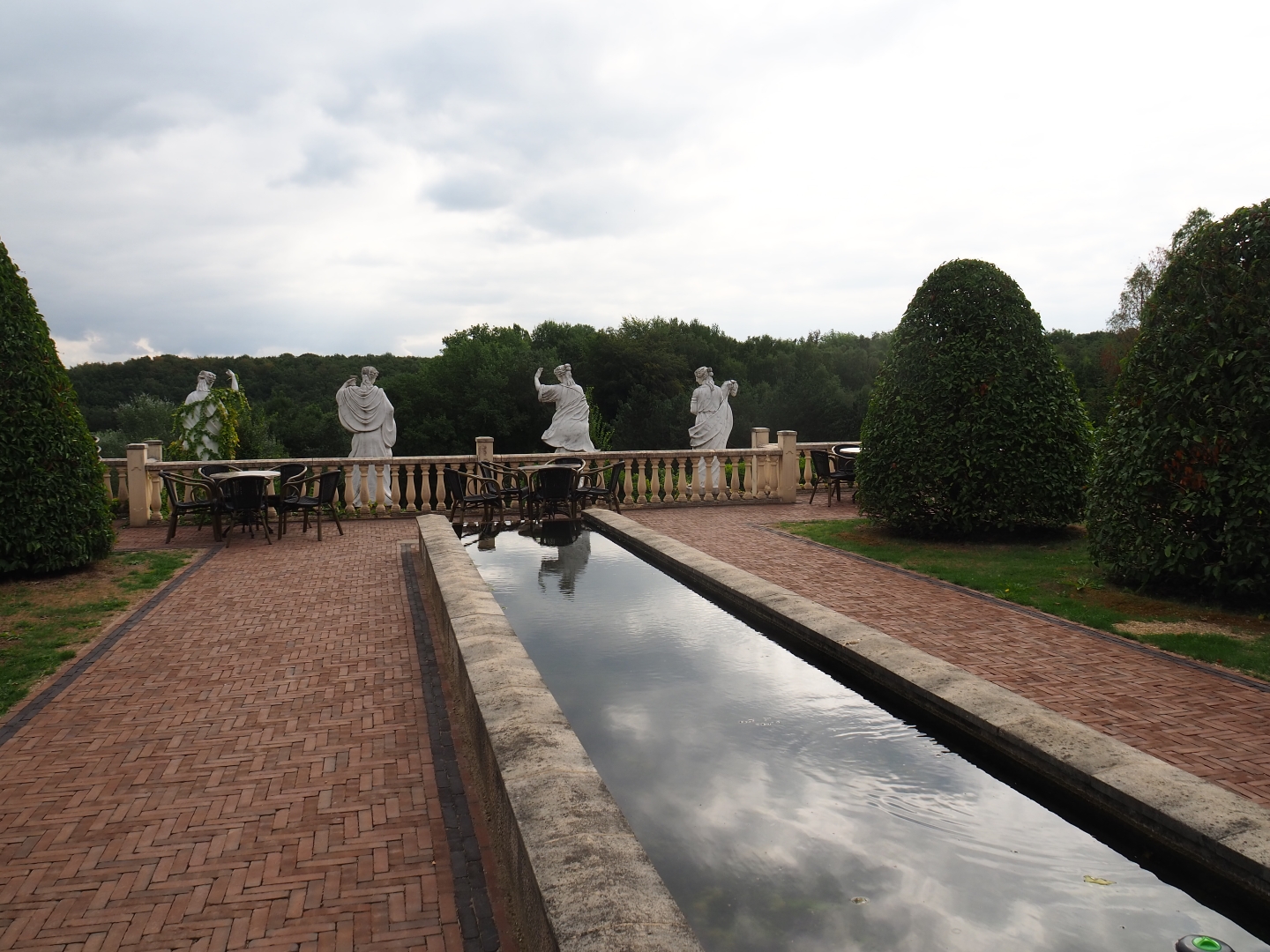 Italian gardens - Terrace, pond and viewing area (Aug 28th, 2018)