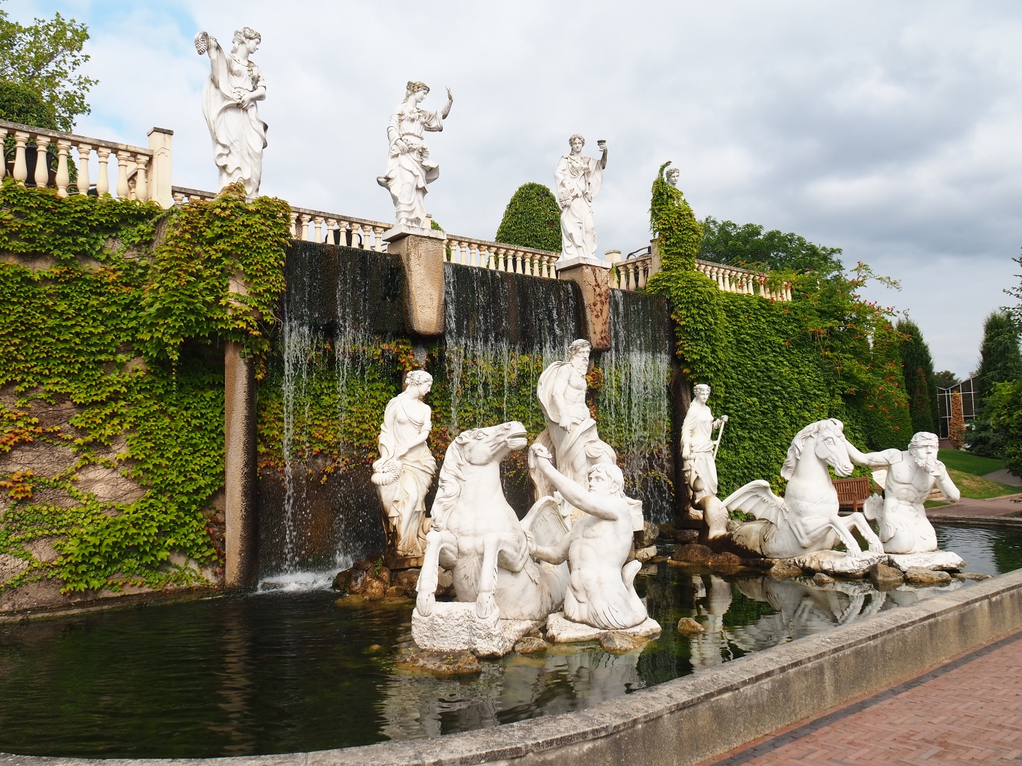 Italian pond, waterfall and statues (Aug 28th, 2018)