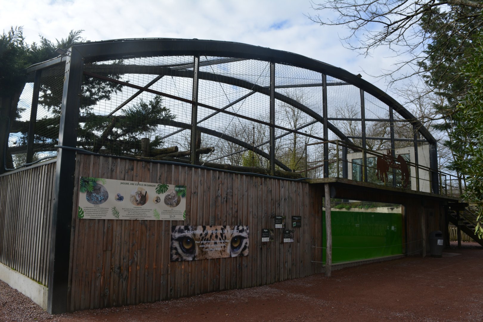 Jaguar enclosure