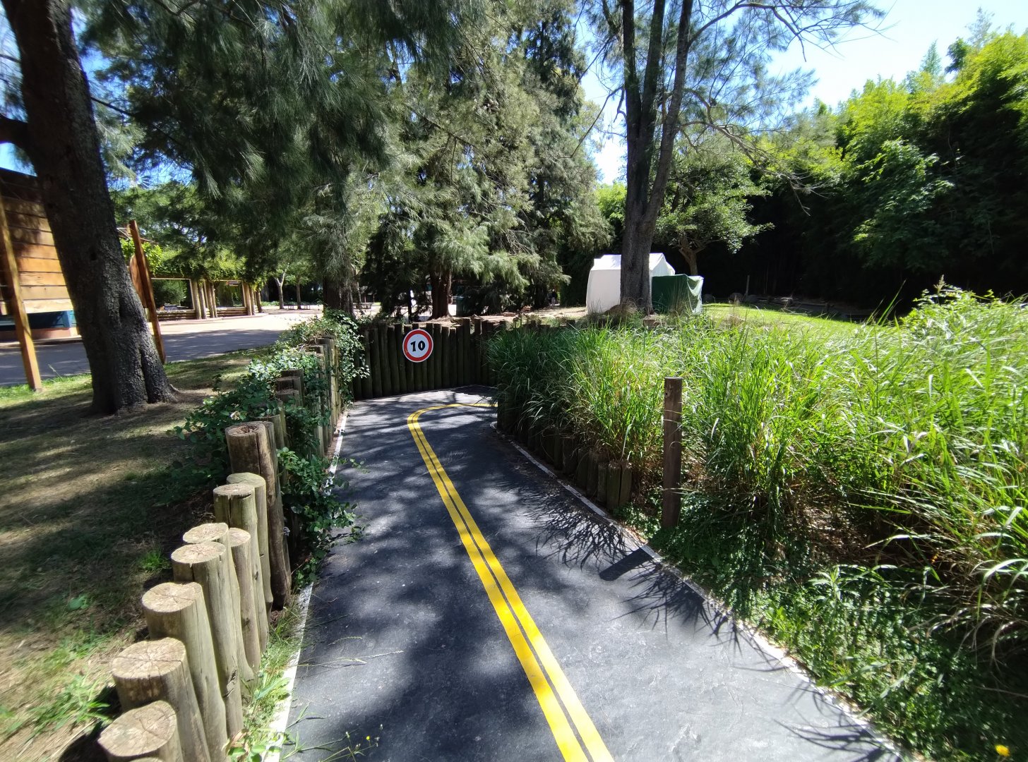 Jaguar trail entrance - Temaiken