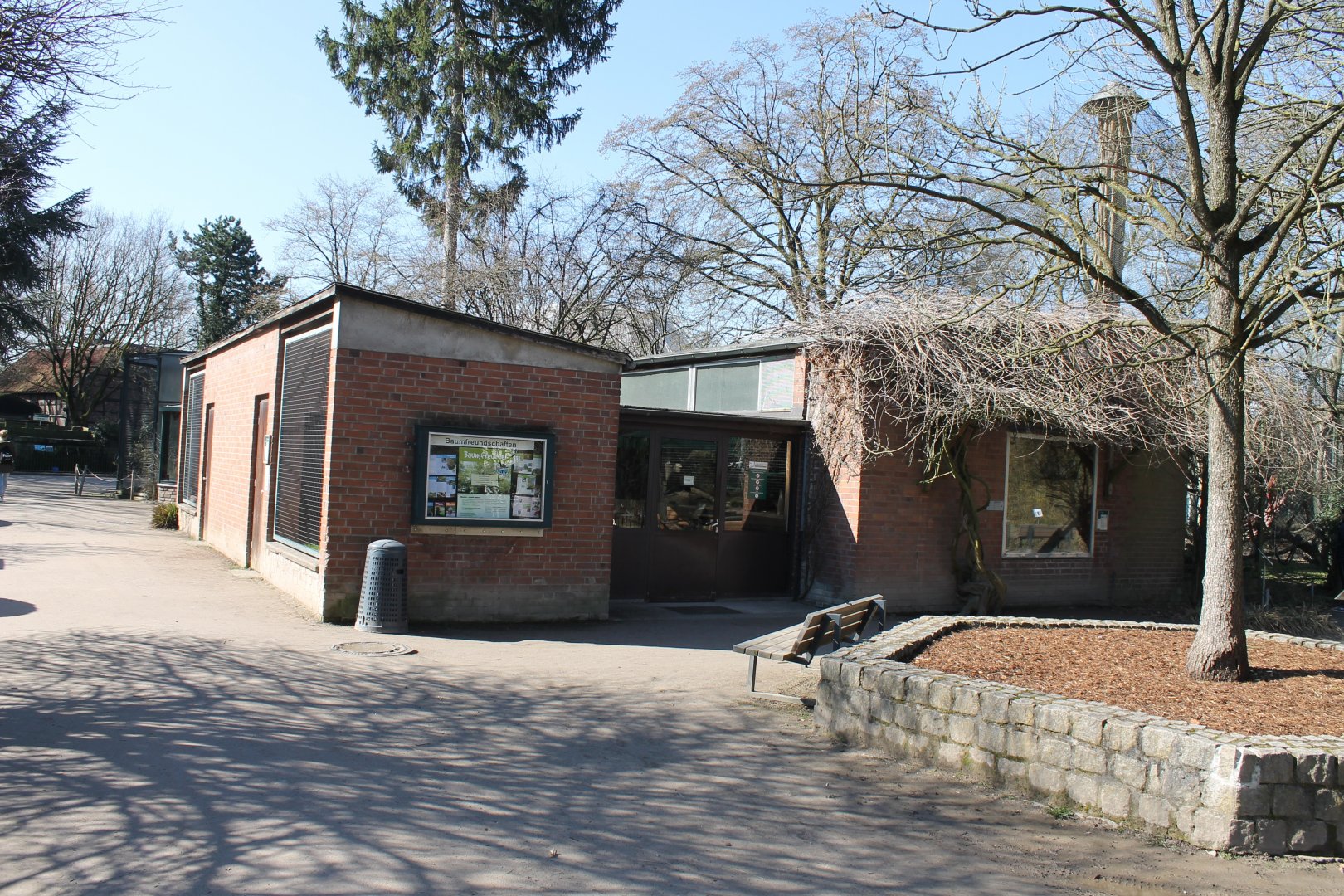 Jaguarundi - Guereza house