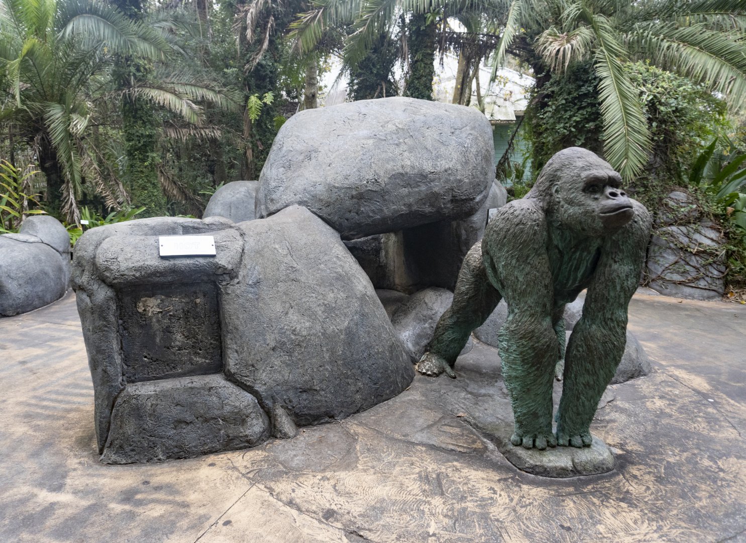 Jan. 2022 - African Forest - Gorilla Statue