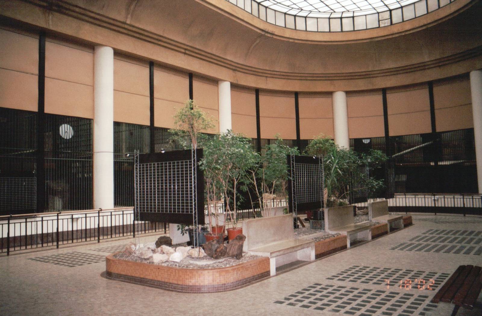 Jardin des Plantes 2002 - General view inside the historic Big Cat House