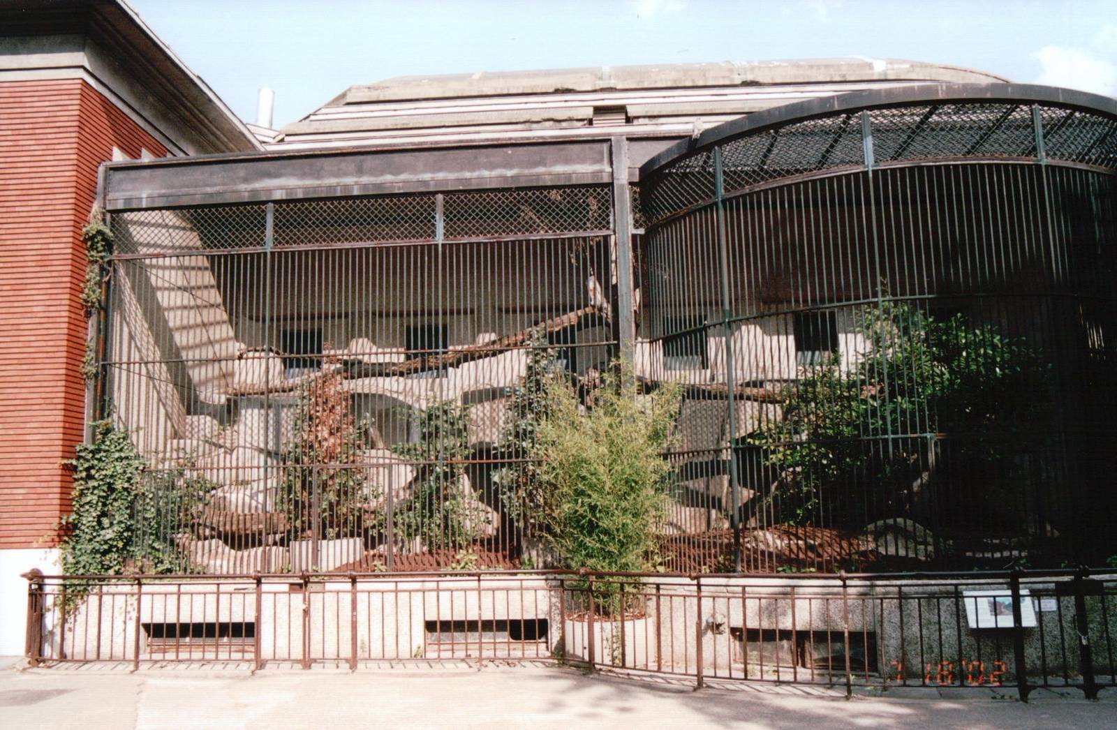 Jardin des Plantes 2002 - General view outside the historic Big Cat House