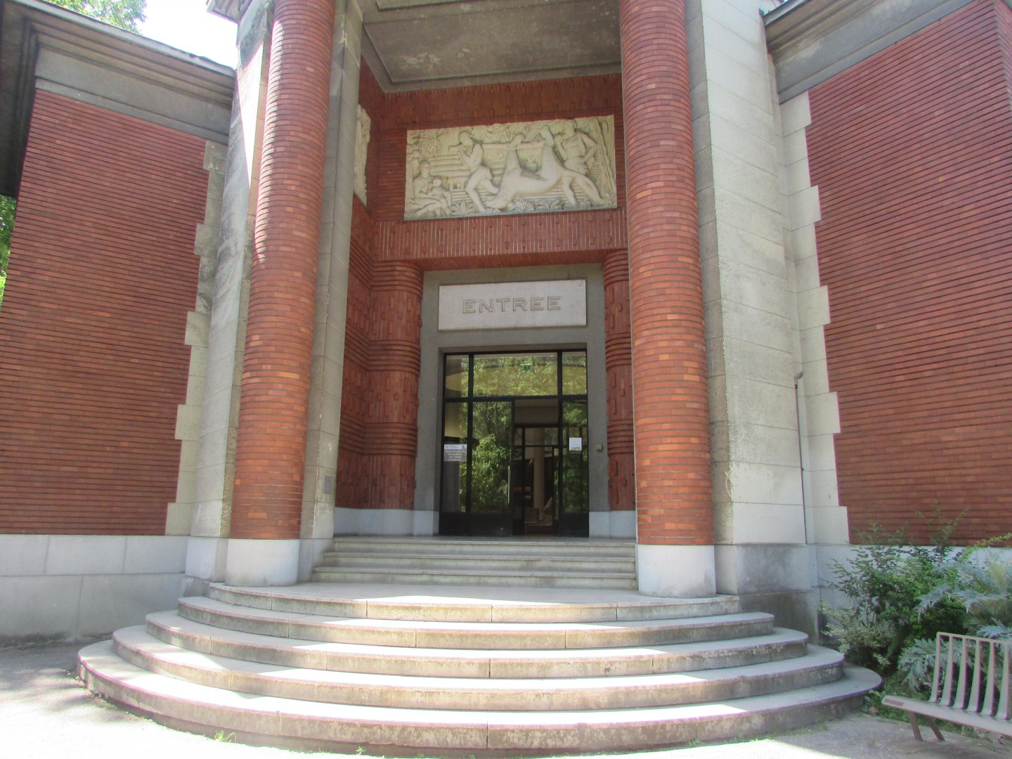 Jardin des Plantes de Paris - Carnivore House entrance