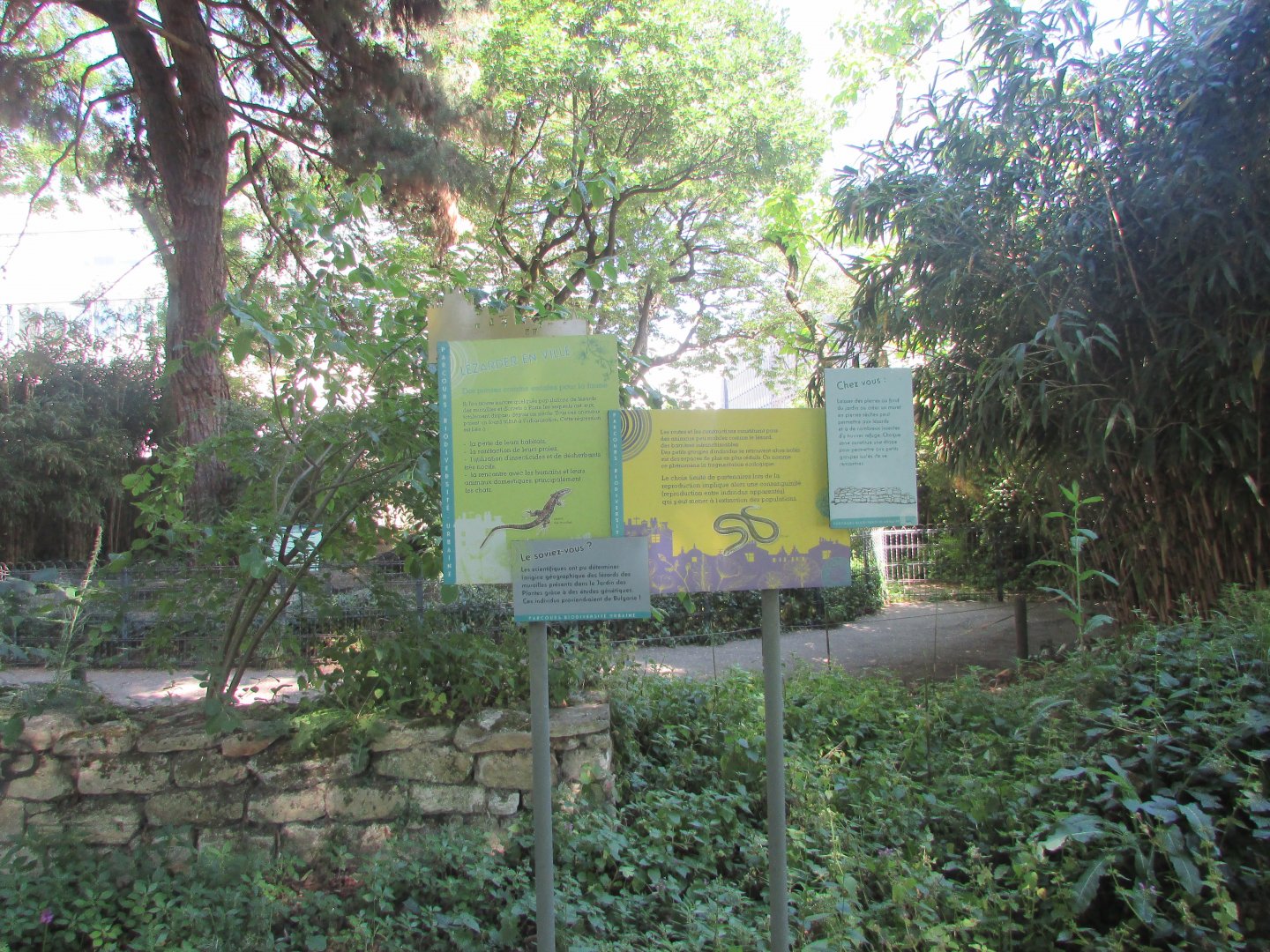 Jardin des Plantes de Paris - Informative signage