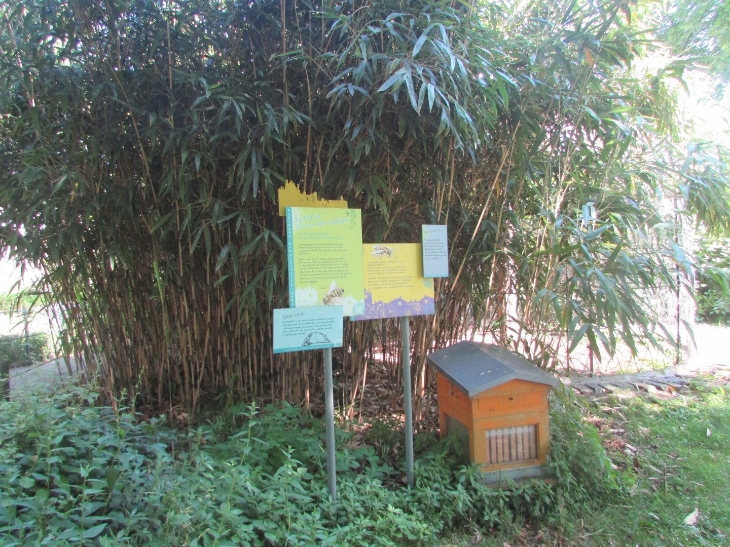 Jardin des Plantes de Paris - Informative signage