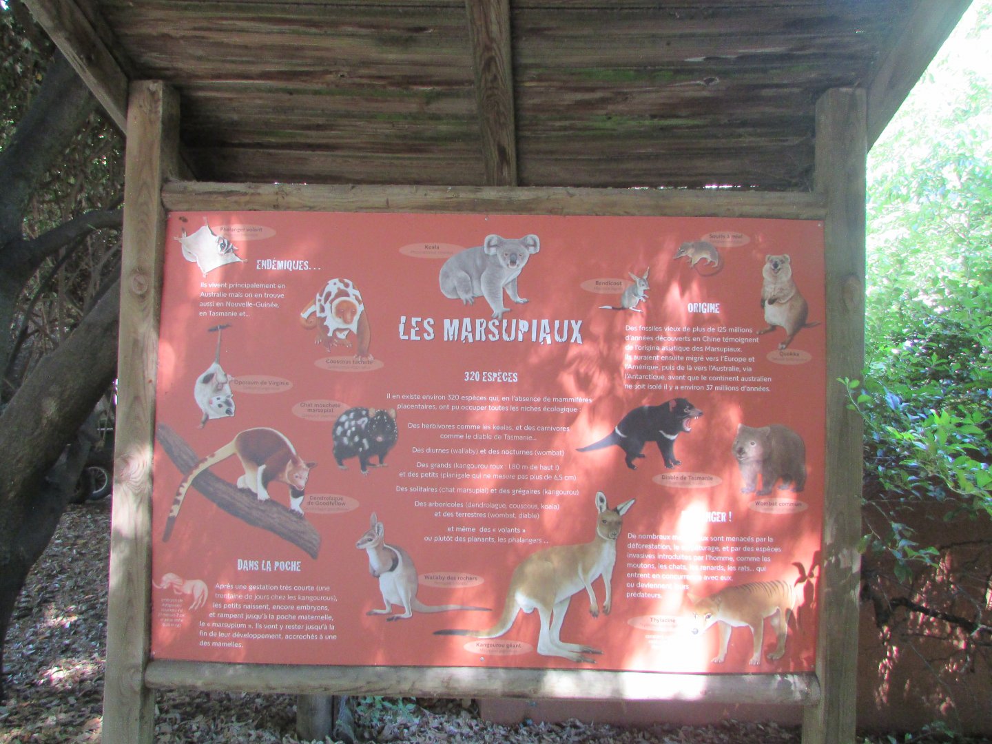 Jardin des Plantes de Paris - Informative signage