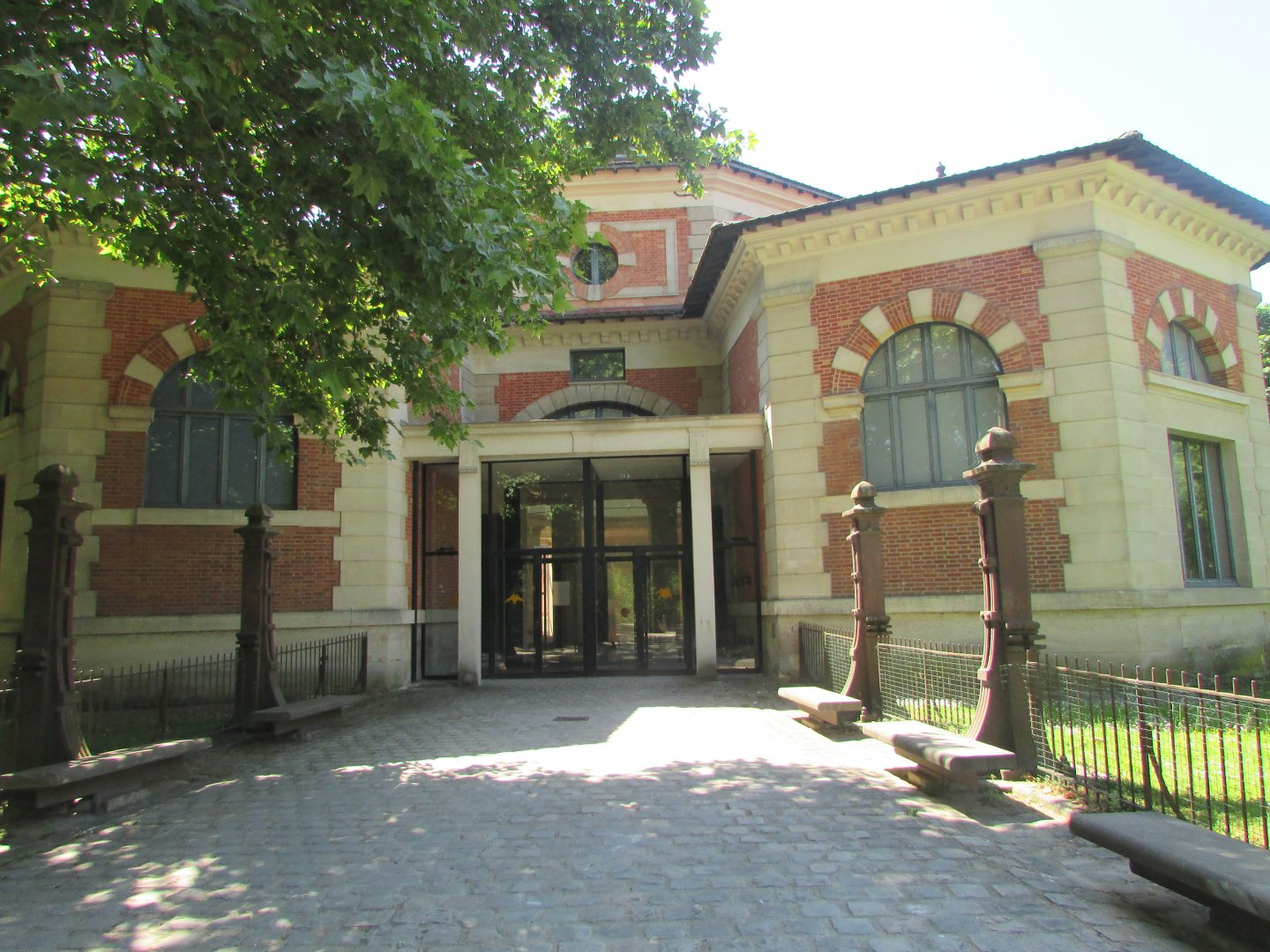 Jardin des Plantes de Paris - Rotonde from behind
