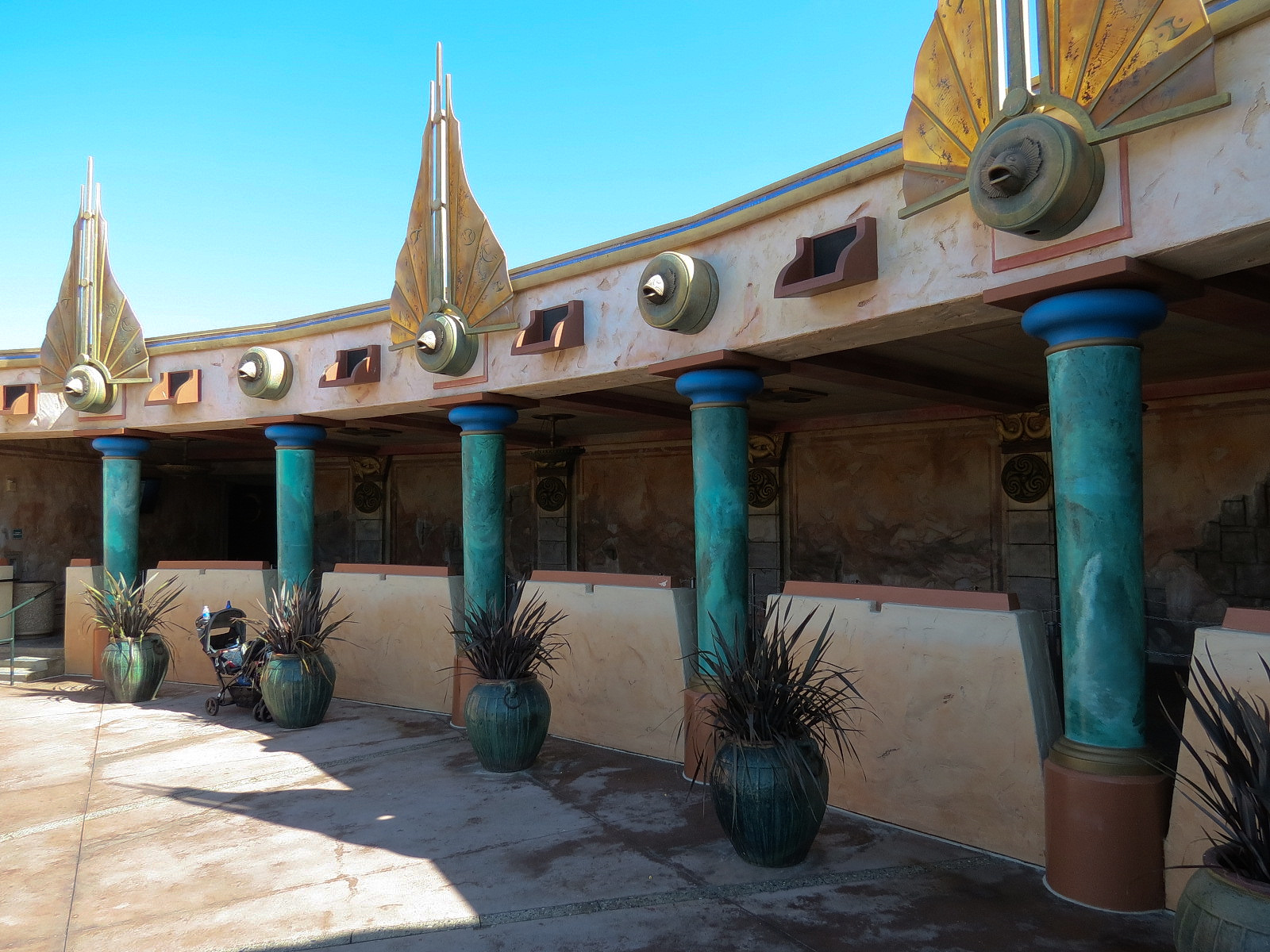 Journey To Atlantis - Ride Queue