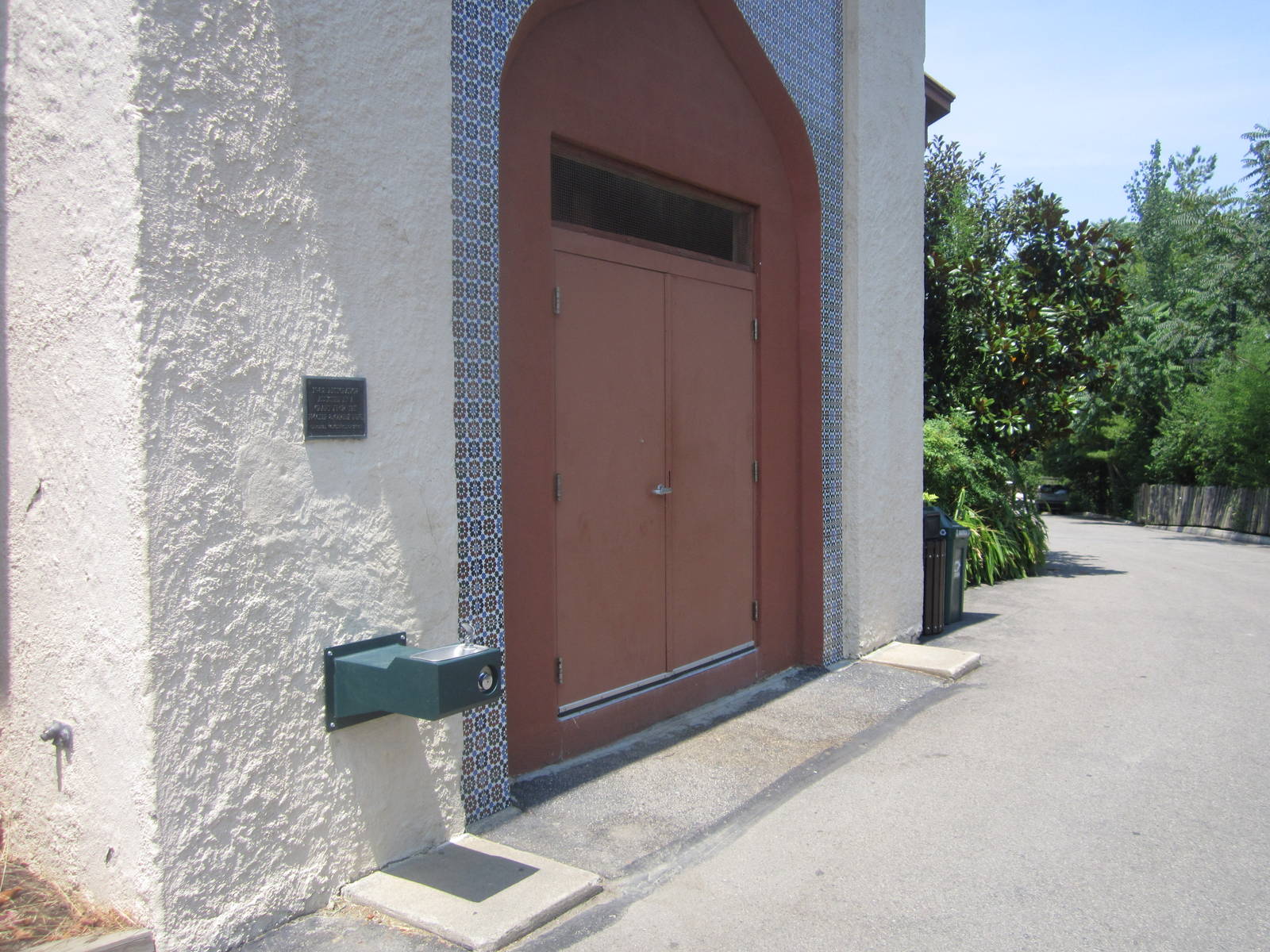 Jul. 2012-Old Masai Giraffe/Okapi indoor viewing (Vanishing Giants)