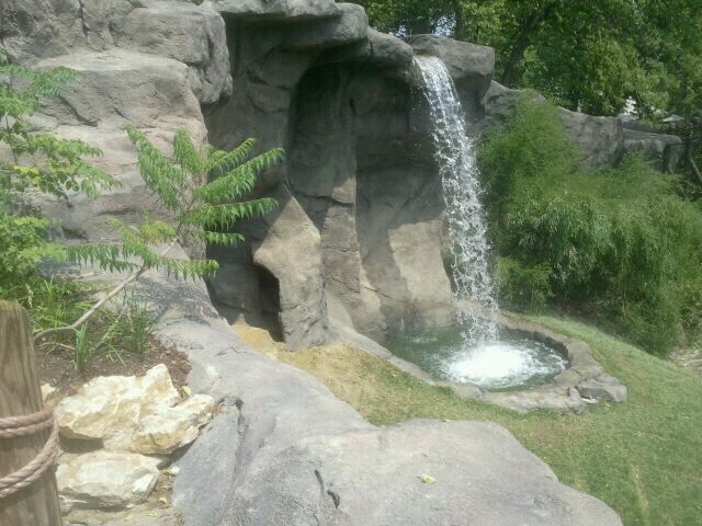 Jul. 2012-Waterfall in the White Tiger exhibit