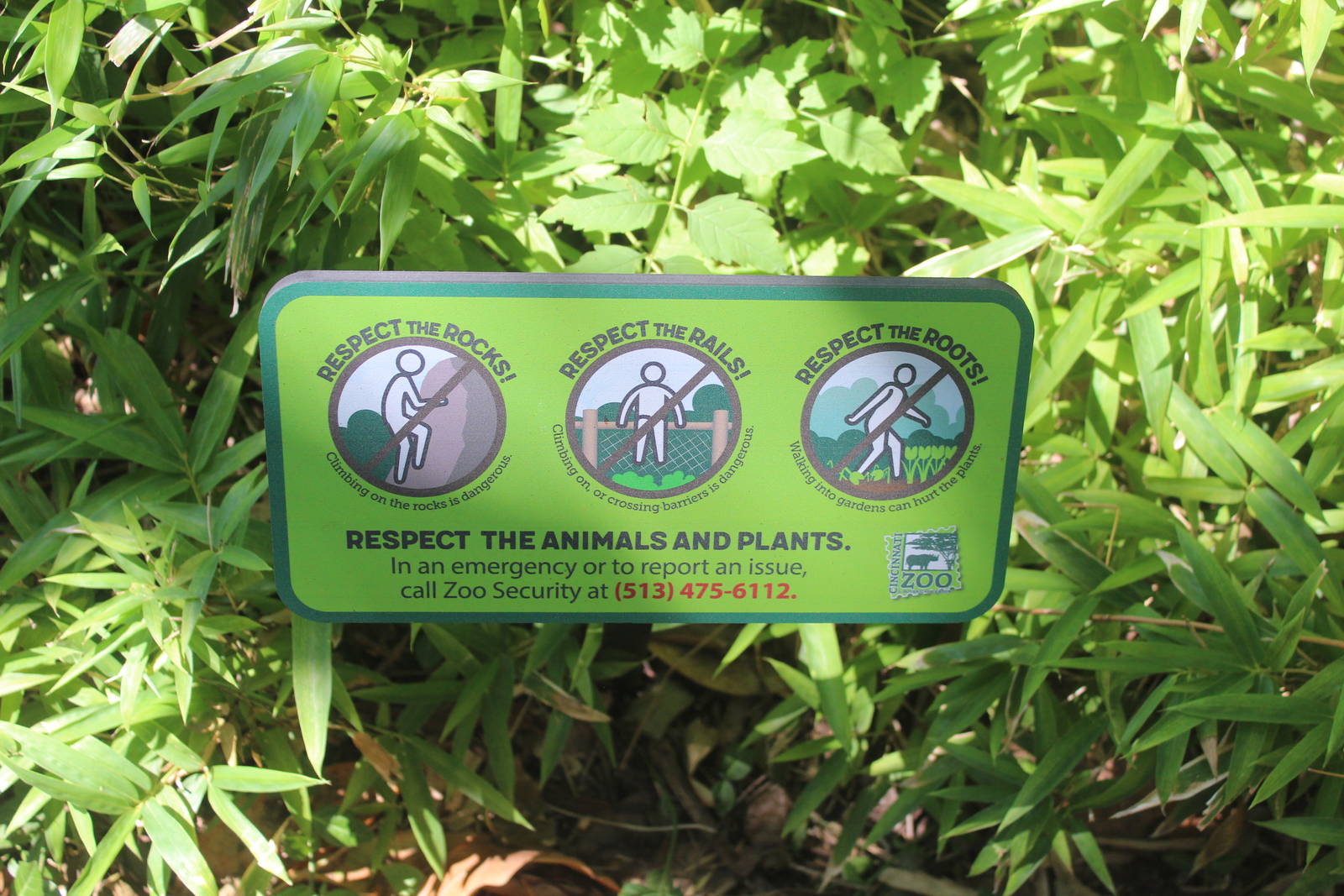 Jul. 2016 - Gorilla World - New Signage for crossing the fence line