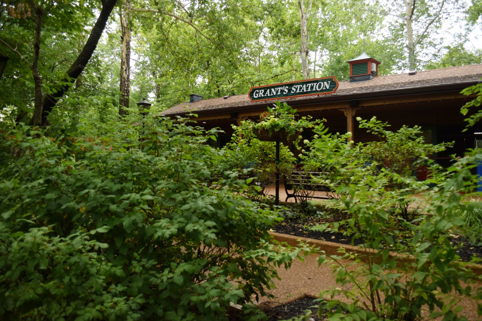 [July 2022] queue line to Grant's Station