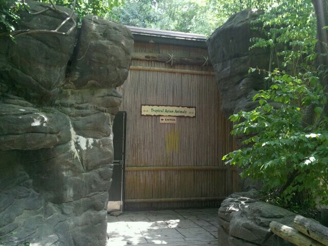 Jun. 2012-Tropical Asian Animals Building entrance