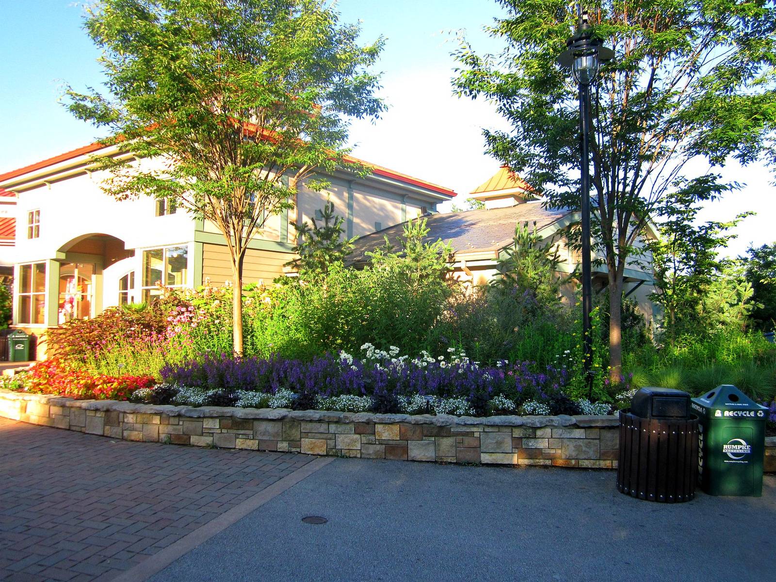 Jun. 2013 - Historic Vine Street Village - Zoo Shop Flower Bed