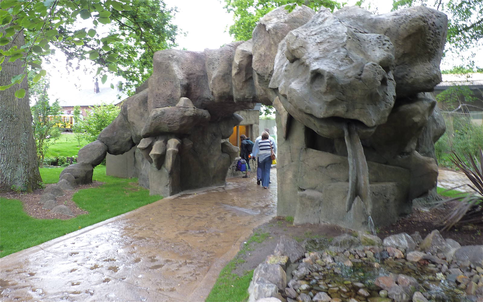 Jungle Kingdom - Iguana Fountain Arch