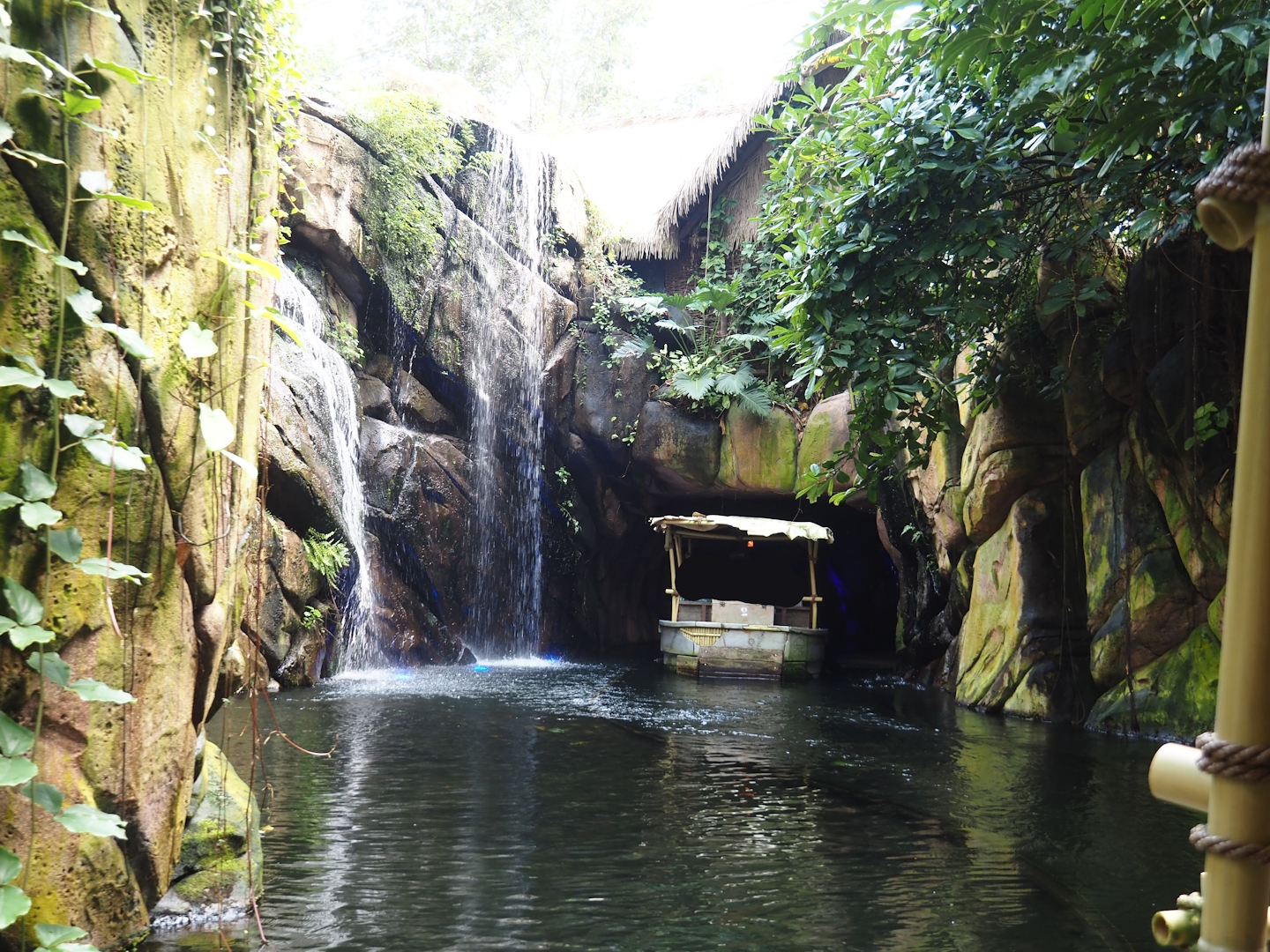 Jungola - Rimbula greenhouse - Rimbula river boat ride - Waterfall and entrance of cave, 2024-06-23