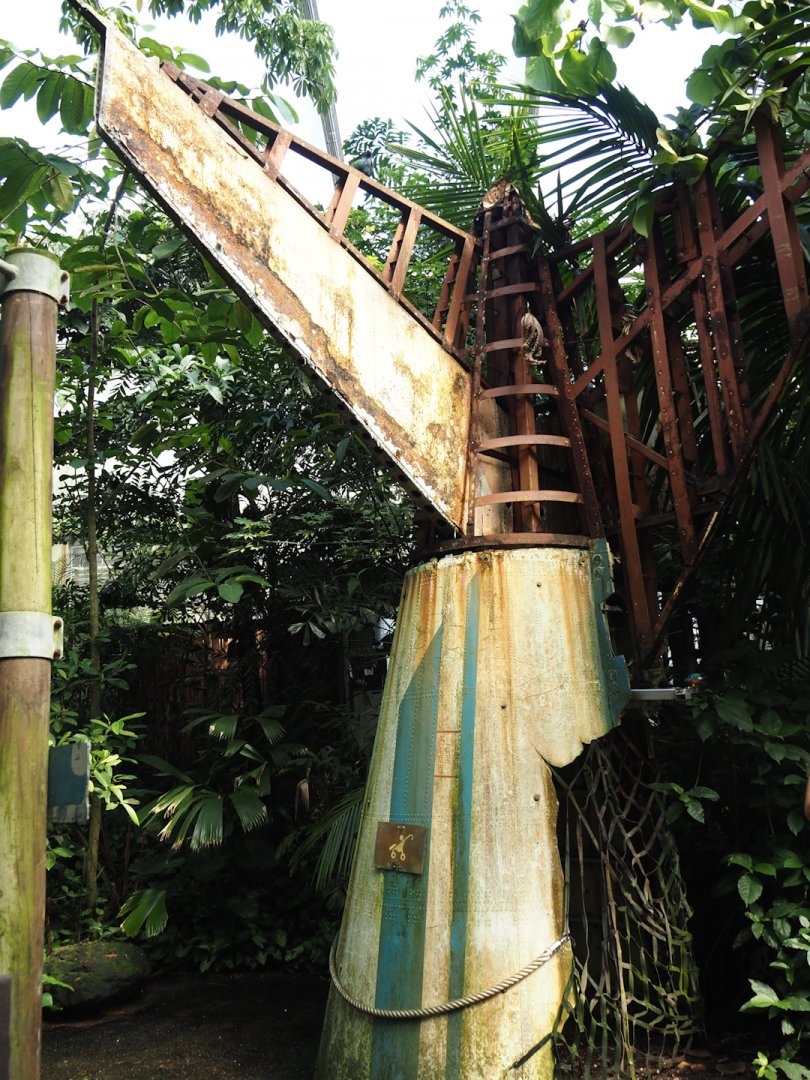 Jungola - Rimbula greenhouse - Tail of crashed plane theming, 2024-06-23