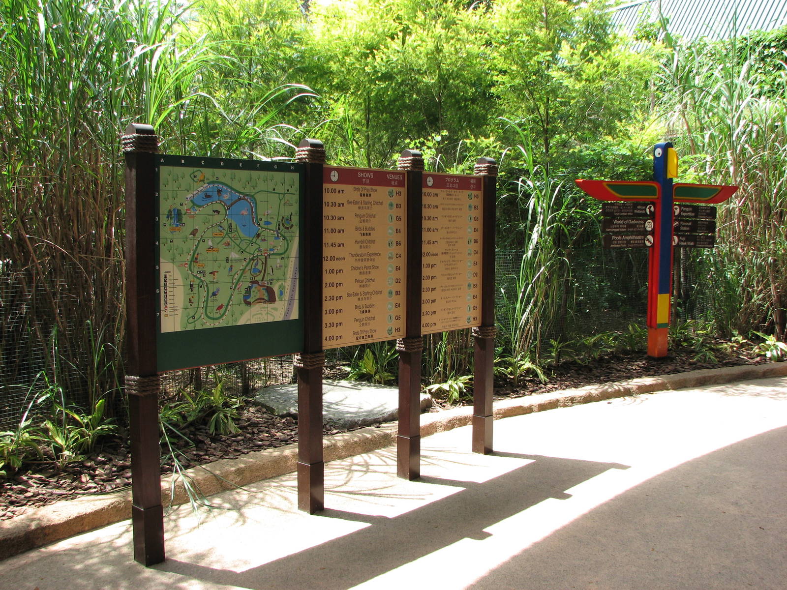 Jurong Bird Park 2008 - Signs by the entrance