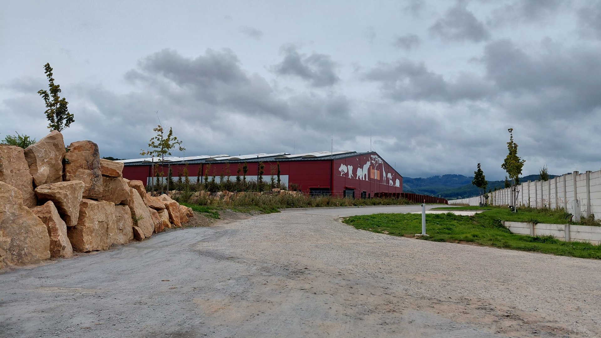 Karibuni - bush elephant house