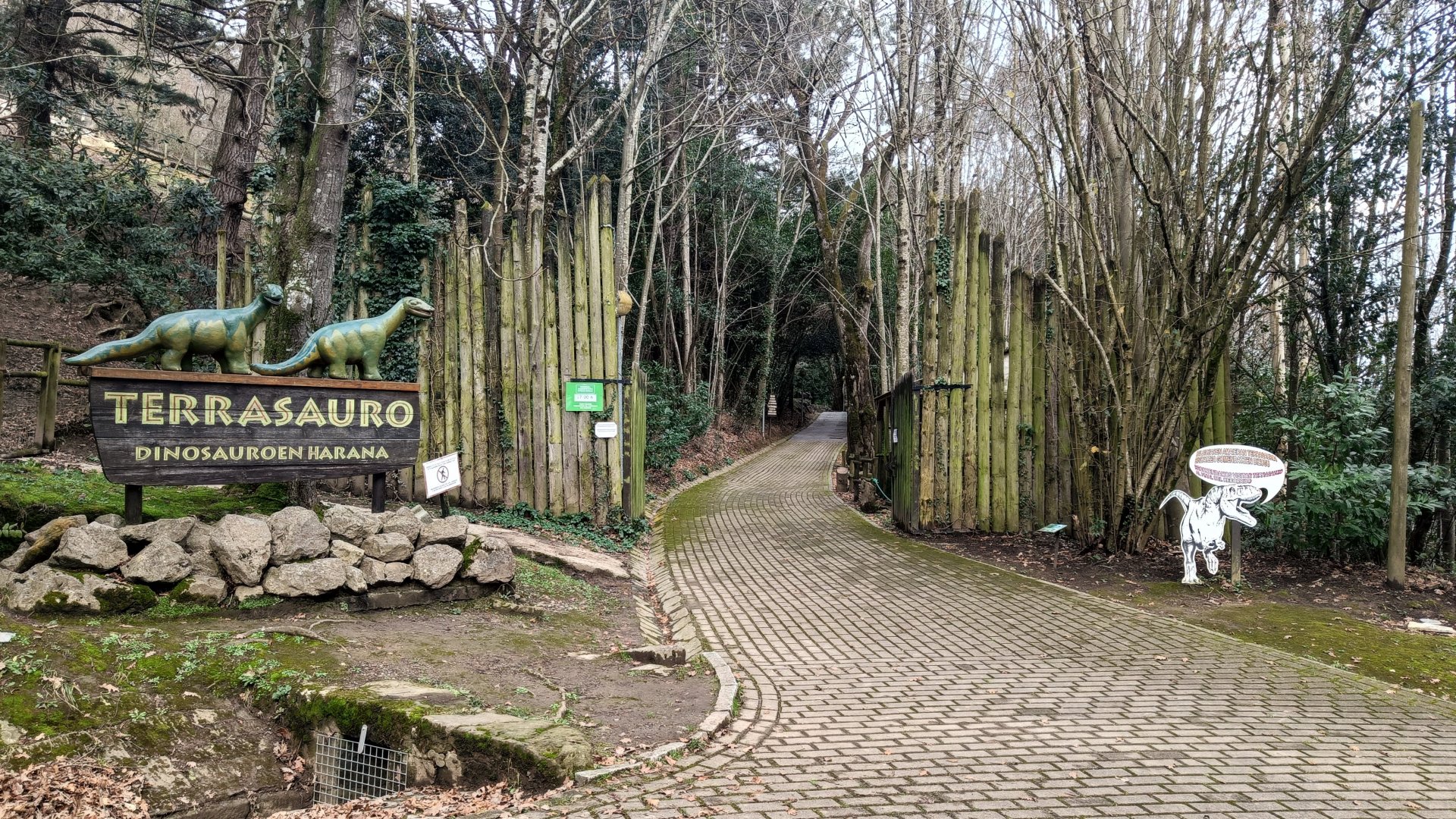 Karpín Fauna - Dinosaur zone