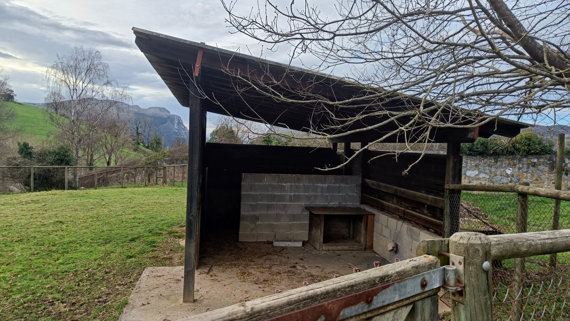 Karpín Fauna - Red deer stable