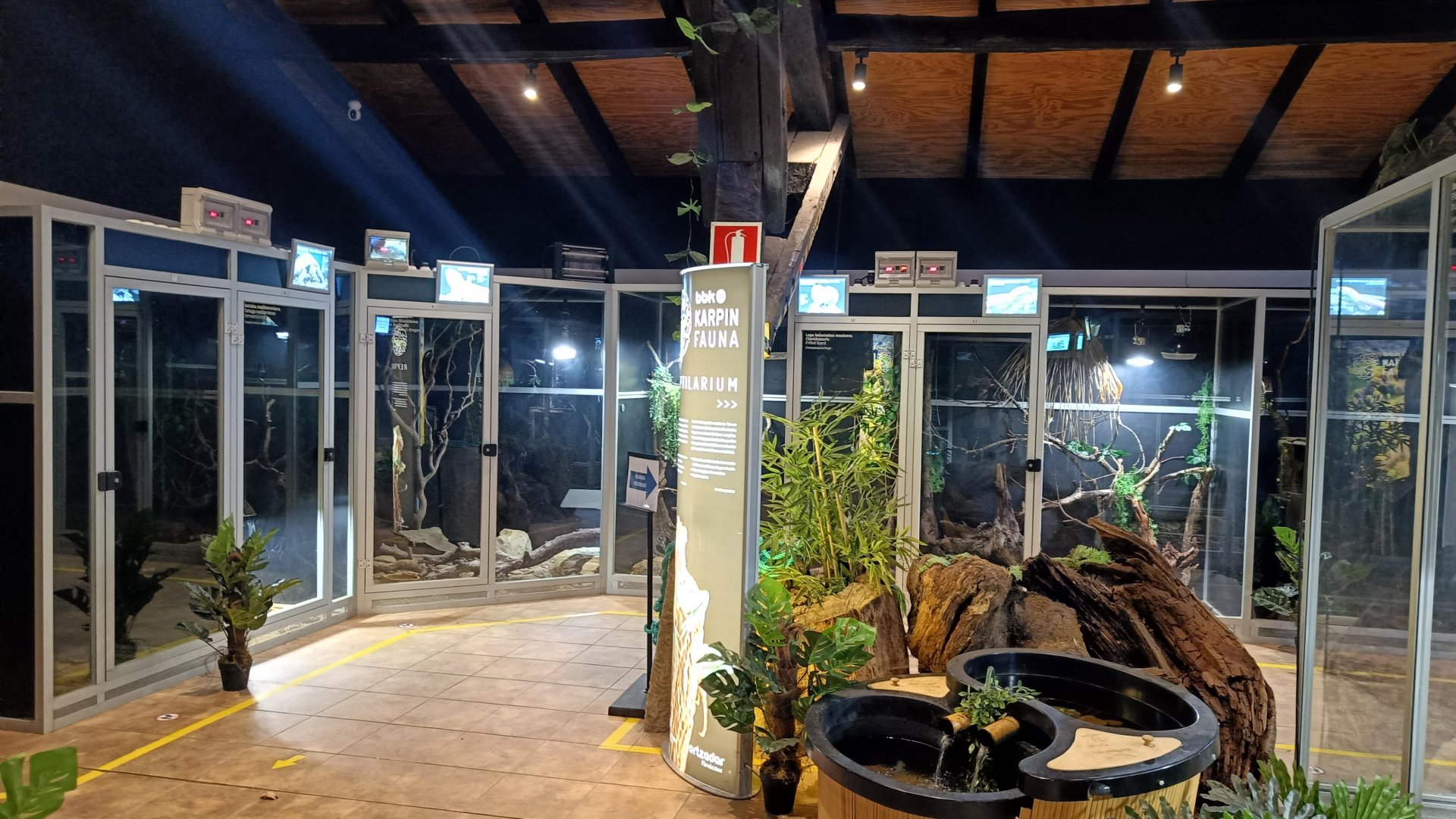 Karpín Fauna - Reptile house general view